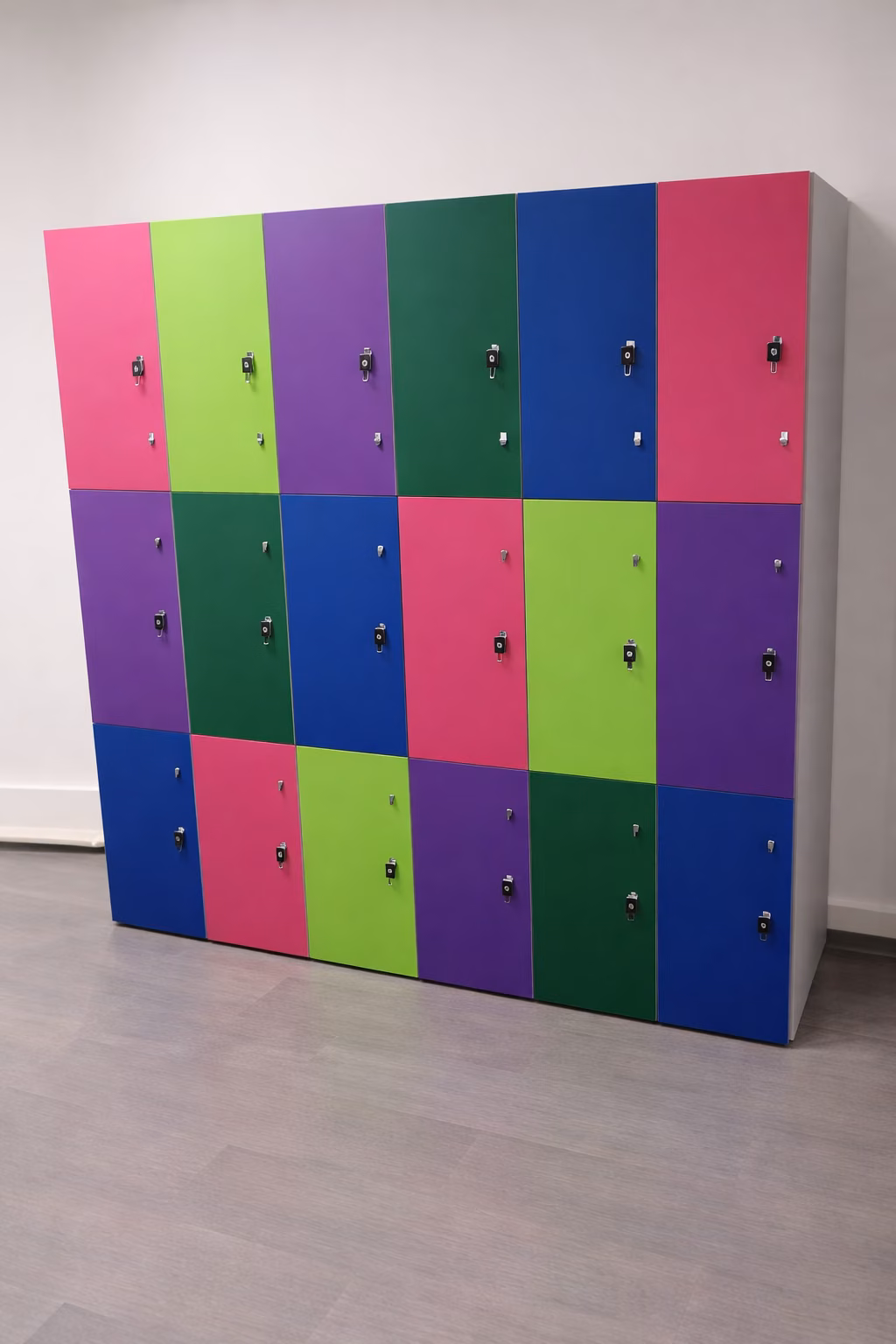 Lockers de colores en grilla
